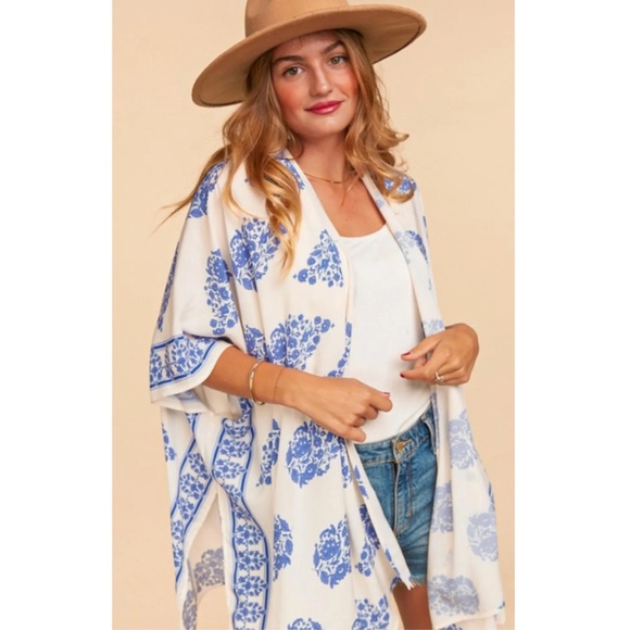 kelzposh Tops - Floral Blue and White Kimono Top